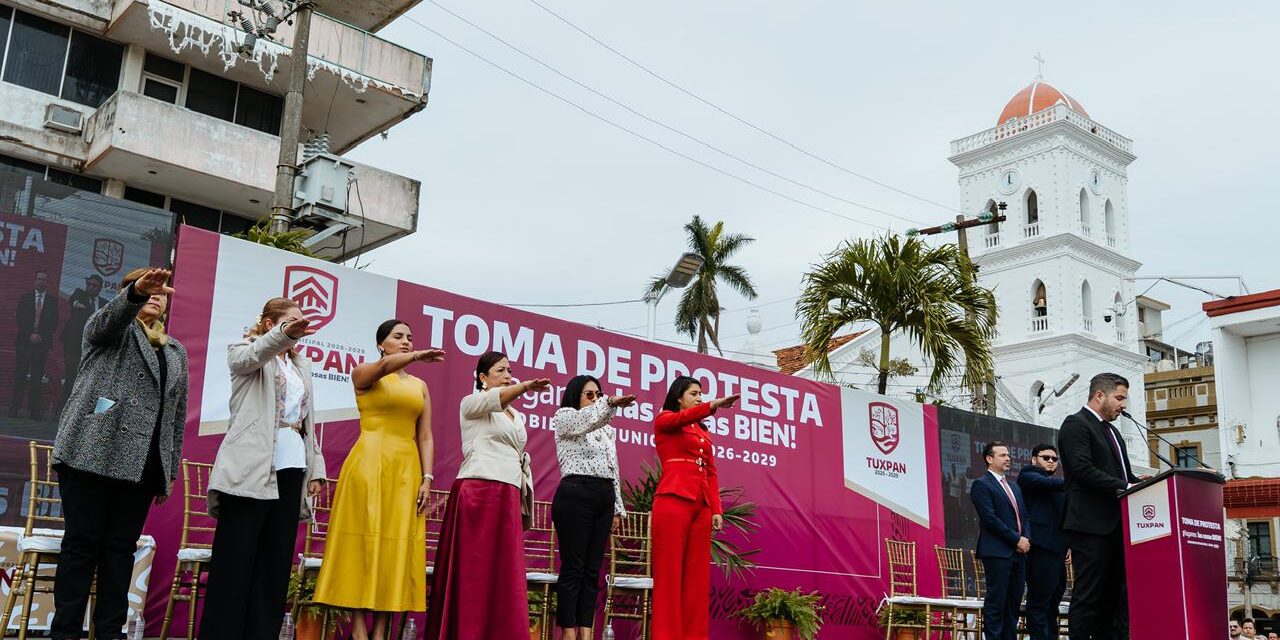 Daniel Cortina Martínez toma protesta como presidente municipal de Tuxpan para el periodo 2026–2029