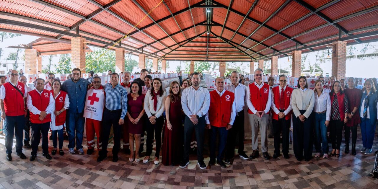 CRUZ ROJA MEXICANA ENTREGA ENSERES DOMÉSTICOS A FAMILIAS AFECTADAS POR INUNDACIONES EN TUXPAN