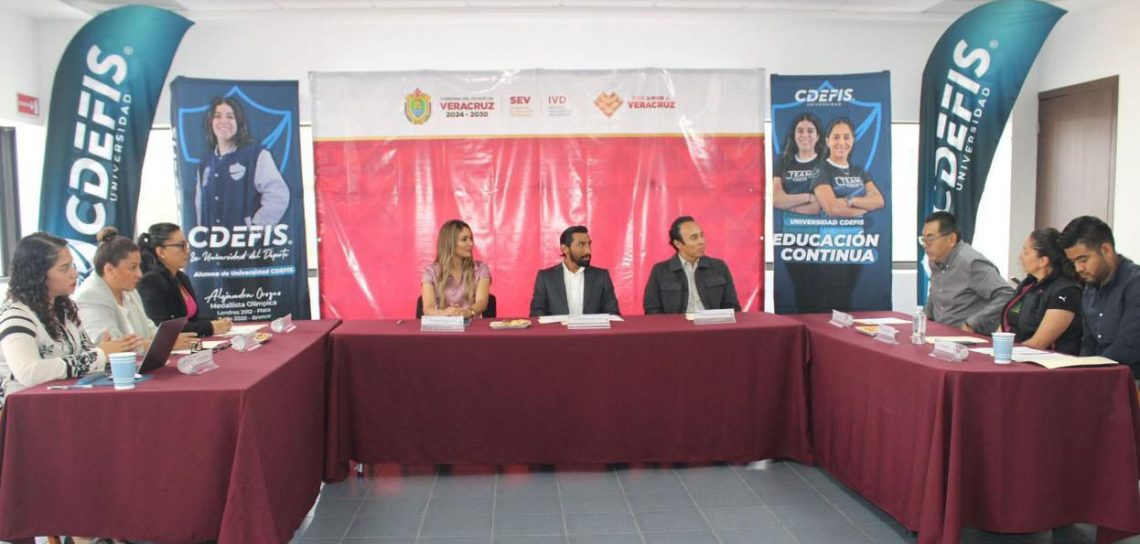 IVD firma convenio con la Universidad CDEFIS para capacitación deportiva