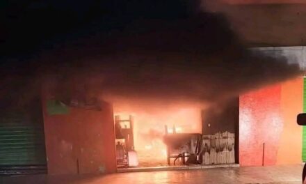Álamo: Incendio consume por completo local de comida en el Mercado «Miguel Hidalgo»