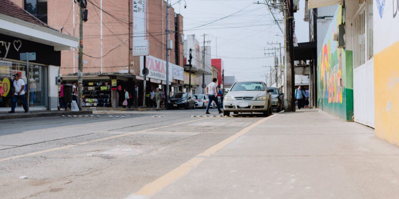 Tuxpan: Ordenamiento de ambulantes mejora la imagen urbana y la seguridad vial