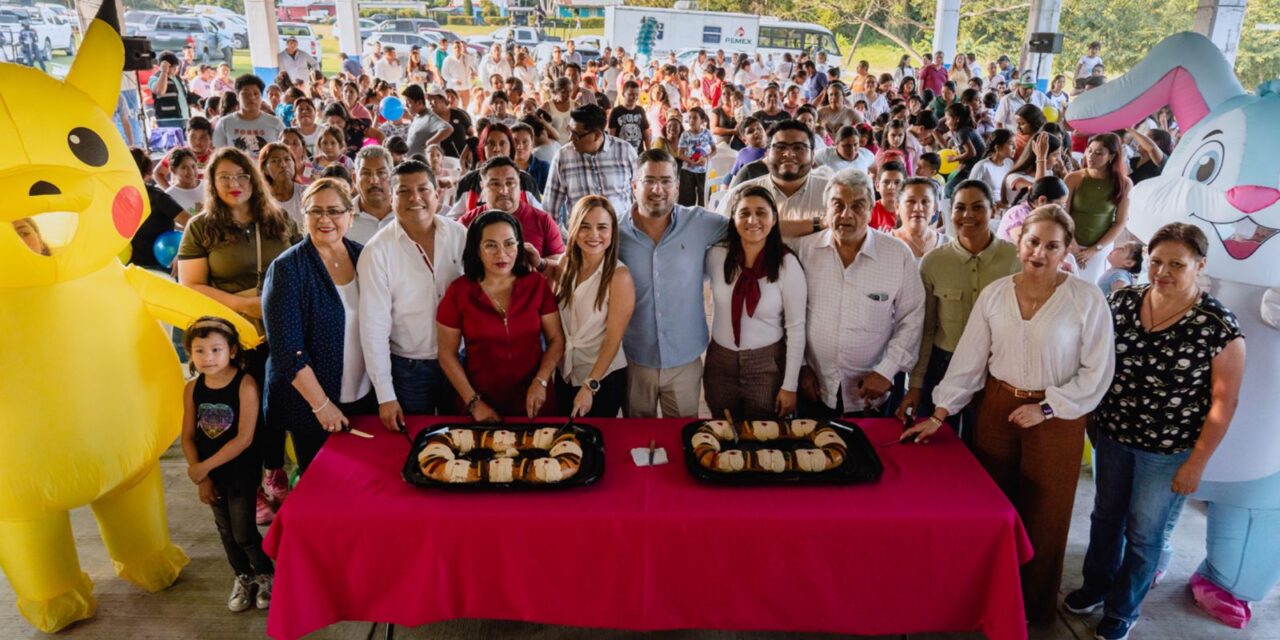 Ayuntamiento de Tuxpan y DIF Municipal llevan festejo de Día de Reyes a Laja de Colomán