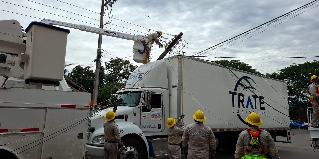 Poste de la CFE colapsa en Tantoyuca; Ayuntamiento confirma que el riesgo ya había sido reportado desde el 6 de enero