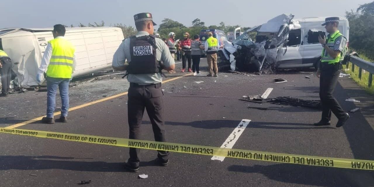 Tragedia en la Cardel–Poza Rica: choque frontal deja dos muertos y quince heridos