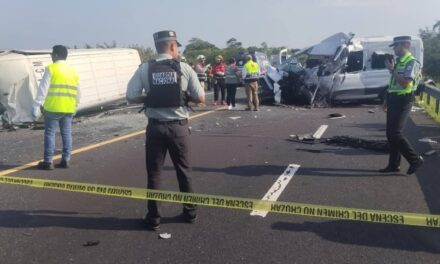 Tragedia en la Cardel–Poza Rica: choque frontal deja dos muertos y quince heridos