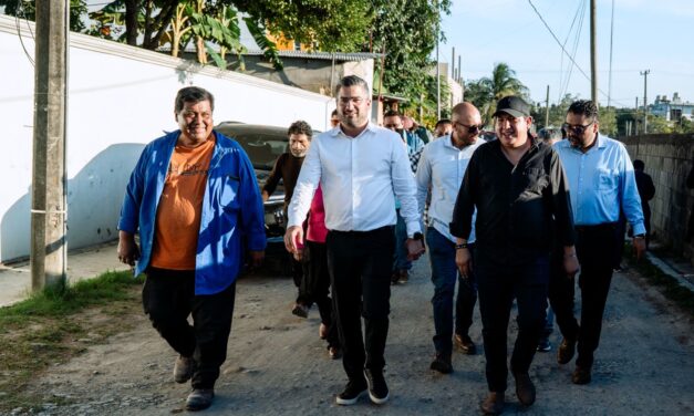 Daniel Cortina recorrió la colonia Anáhuac para escuchar y atender a la ciudadanía