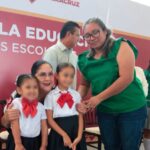 Entrega SEV más de 10 mil útiles y mochilas en municipios de la Huasteca