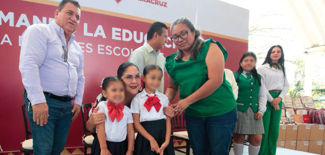 Entrega SEV más de 10 mil útiles y mochilas en municipios de la Huasteca