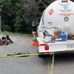 Papantla: Motociclista pierde la vida tras chocar contra una pipa, su acompañante resulta lesionada