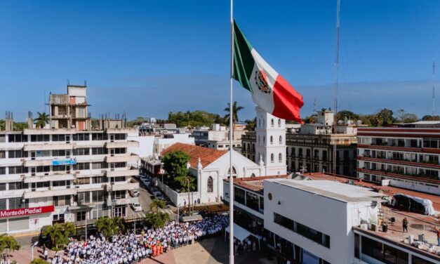 Con solemne ceremonia, Tuxpan conmemora el Día de la Bandera