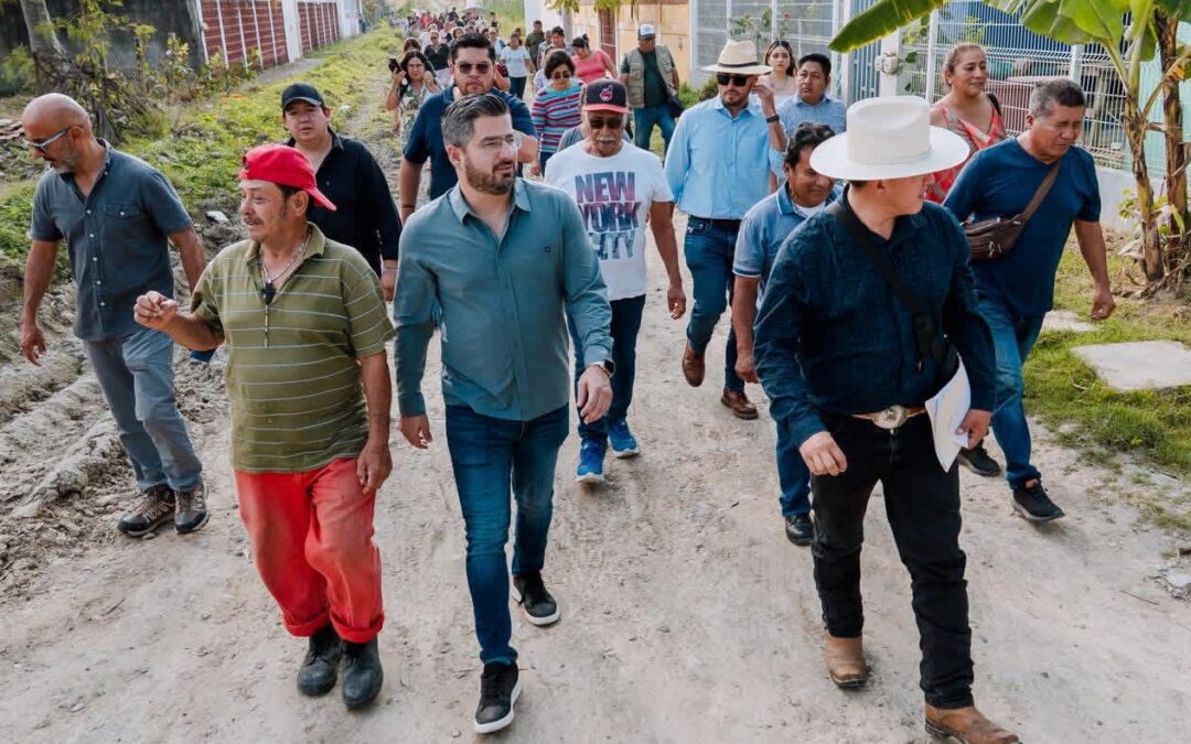 Daniel Cortina recorre Emiliano Zapata y atiende de frente las peticiones ciudadanas