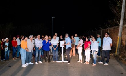 Iluminan acceso principal a Playa Mis Amores: seguridad y bienestar para las familias y turistas