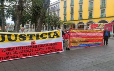 Expolicías intermunicipales de Poza Rica-Tihuatlán-Coatzintla paralizan el centro Xalapa
