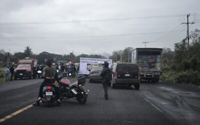 Persiste bloqueo en la carretera Tuxpan-Tampico; pobladores de Chicontepec cumplen 24 horas de protesta