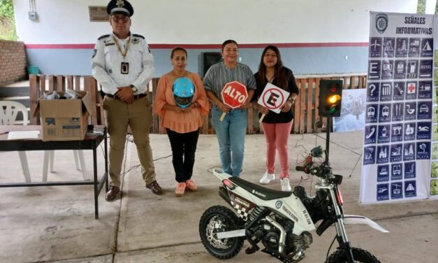 Fomentan cultura vial en Ixhuatlán de Madero: imparten taller de seguridad a jóvenes del COBAEV 10