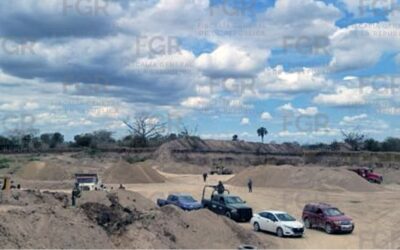 FGR ejecuta cuatro cateos en Pánuco; aseguran más de seis mil toneladas de material pétreo y once vehículos