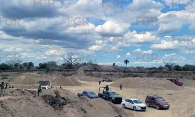 FGR ejecuta cuatro cateos en Pánuco; aseguran más de seis mil toneladas de material pétreo y once vehículos