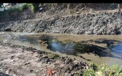 Suspenden suministro de agua en Poza Rica por derrame de hidrocarburos en el arroyo Salsipuedes