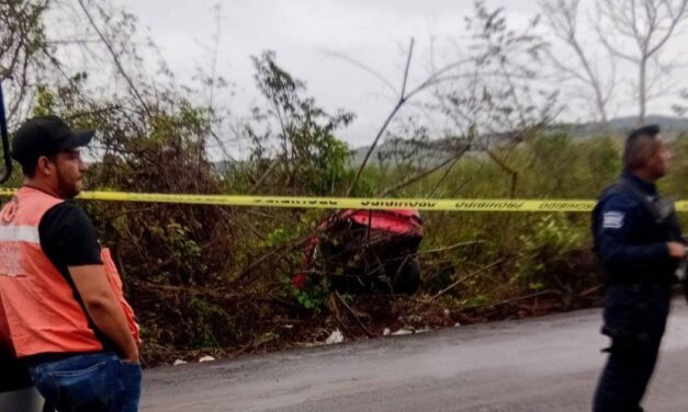 Tragedia en la Tuxpan–Tampico: Muere joven mujer tras volcadura
