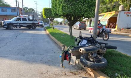 MOTOPATRULLA SE ESTRELLA EN PLENO OPERATIVO EN ÁLAMO; POLICÍA RESULTA HERIDO