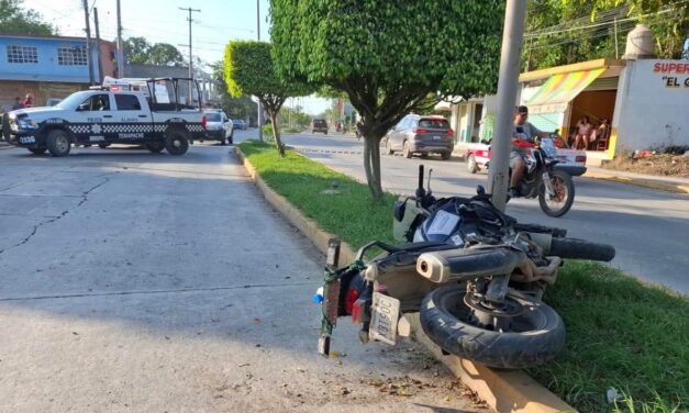 MOTOPATRULLA SE ESTRELLA EN PLENO OPERATIVO EN ÁLAMO; POLICÍA RESULTA HERIDO