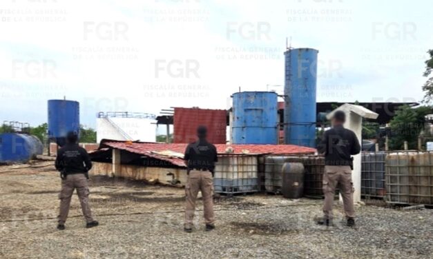 Aseguran más de 256 mil litros de hidrocarburo en Tihuatlán; hay 12 detenidos
