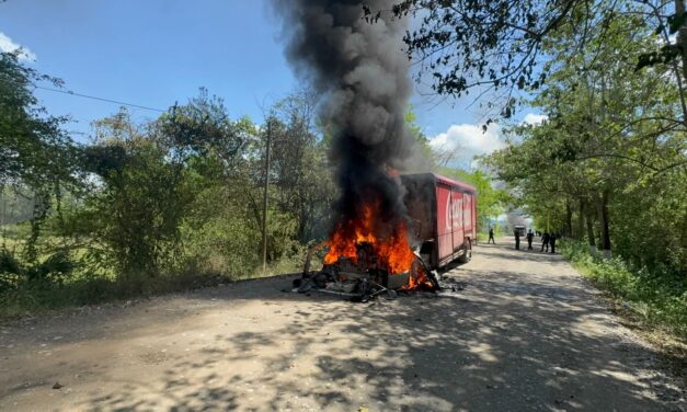 ARDEN CARRETERAS EN LA HUASTECA: SEÑALAN AL FNLS