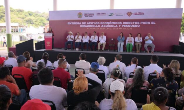 Entregan apoyos de 4 mil pesos a pescadores veracruzanos