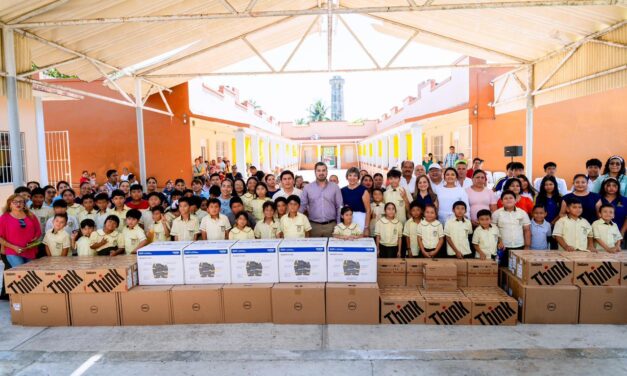 Gobierno Municipal, CFEnergía y TC Energía fortalecen a la Barra Norte con entrega de lámparas solares y equipo de cómputo