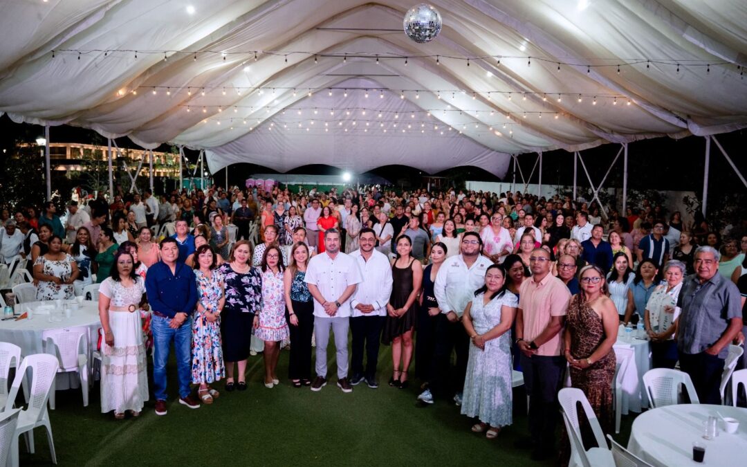 Más de 2,500 maestras y maestros celebran su día en gran festejo organizado por el Ayuntamiento de Tuxpan