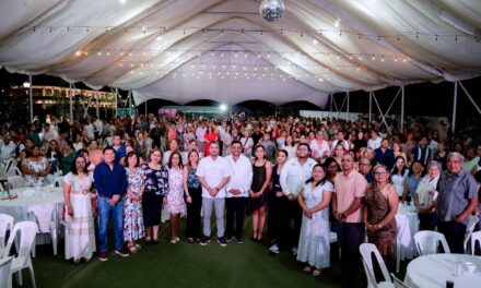Más de 2,500 maestras y maestros celebran su día en gran festejo organizado por el Ayuntamiento de Tuxpan