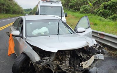 Se desprende el motor tras brutal volcadura en la México–Tuxpan; conductor sobrevive de milagro