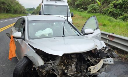 Se desprende el motor tras brutal volcadura en la México–Tuxpan; conductor sobrevive de milagro