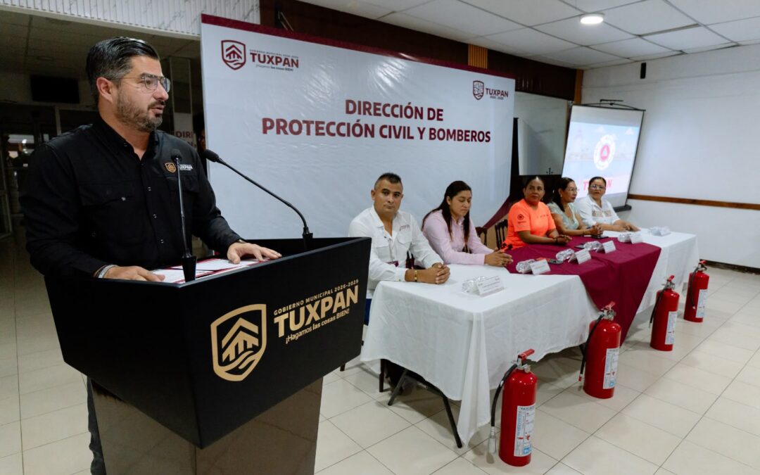 Capacitan a autoridades comunitarias de Tuxpan para fortalecer la prevención y respuesta ante emergencias
