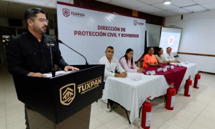 Capacitan a autoridades comunitarias de Tuxpan para fortalecer la prevención y respuesta ante emergencias