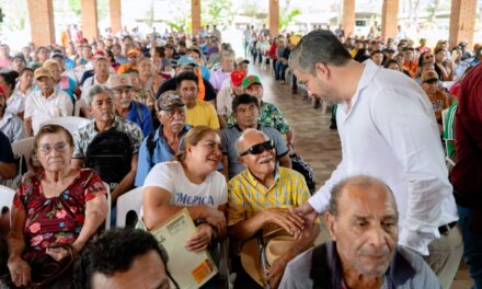 Entregan apoyos económicos para fortalecer el desarrollo acuícola y pesquero en Tuxpan