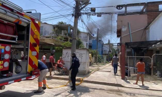POZA RICA: INCENDIO DEVORA DEPARTAMENTO EN EL FRACCIONAMIENTO GAVIOTAS