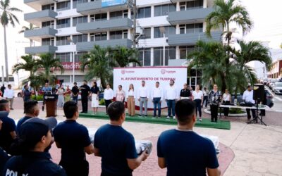 Tuxpan Fortalece La Seguridad Pública Con Entrega De Uniformes Y Cámaras Corporales