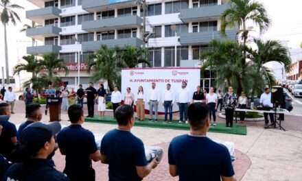 Tuxpan Fortalece La Seguridad Pública Con Entrega De Uniformes Y Cámaras Corporales