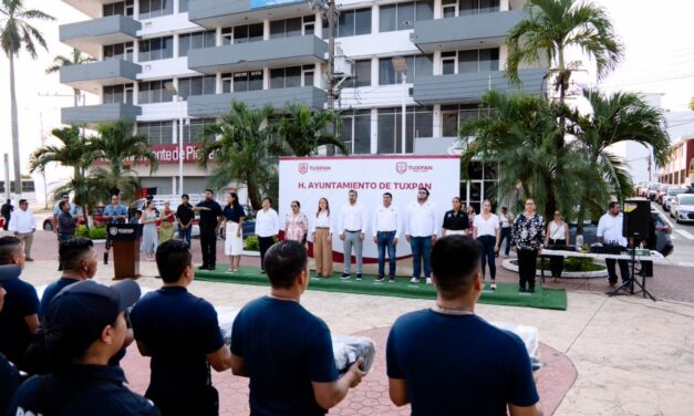 Tuxpan Fortalece La Seguridad Pública Con Entrega De Uniformes Y Cámaras Corporales