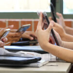 Veracruz mantiene pendiente regulación de celulares en escuelas; 11 estados ya avanzaron con restricciones