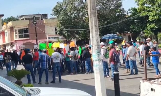 Habitantes de El Higo protestan por falta de apoyos a damnificados de inundaciones