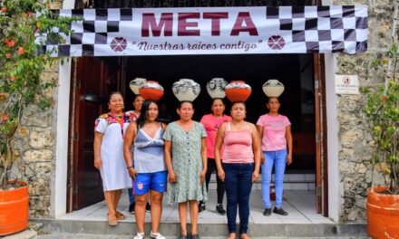 Mujeres preservan la identidad huasteca en la tradicional Carrera de Ollas de Ixhuatlán de Madero