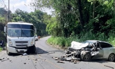 TRÁGICO ACCIDENTE EN CASTILLO DE TEAYO: MUERE MADRE E HIJO DE 8 AÑOS EN CHOQUE FRONTAL