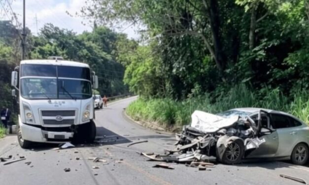 TRÁGICO ACCIDENTE EN CASTILLO DE TEAYO: MUERE MADRE E HIJO DE 8 AÑOS EN CHOQUE FRONTAL