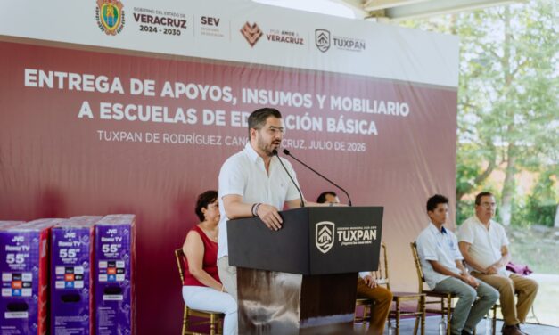 Se entregan 115 pantallas a 30 telesecundarias de Tuxpan