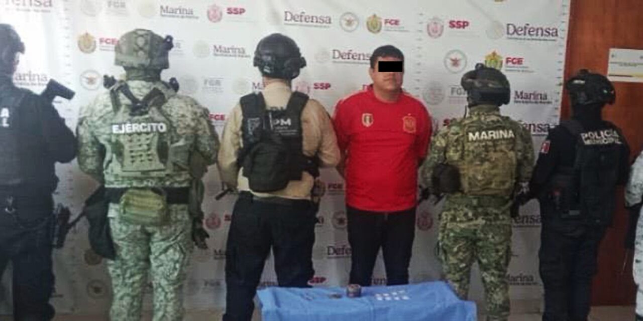 Cae menor ligado a célula criminal en Pánuco; aseguran siete armas