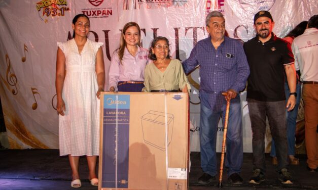 Gobierno Municipal y DIF Tuxpan reconocen y celebran a los adultos mayores con el festejo “Abuelitos a la Pista”