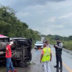Vuelca camión de Correos de México en la carretera Pánuco-Tempoal