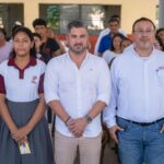 AYUNTAMIENTO DE TUXPAN Y GRUPO NATURGY ENTREGAN 64 BECAS A ESTUDIANTES DE COMUNIDADES